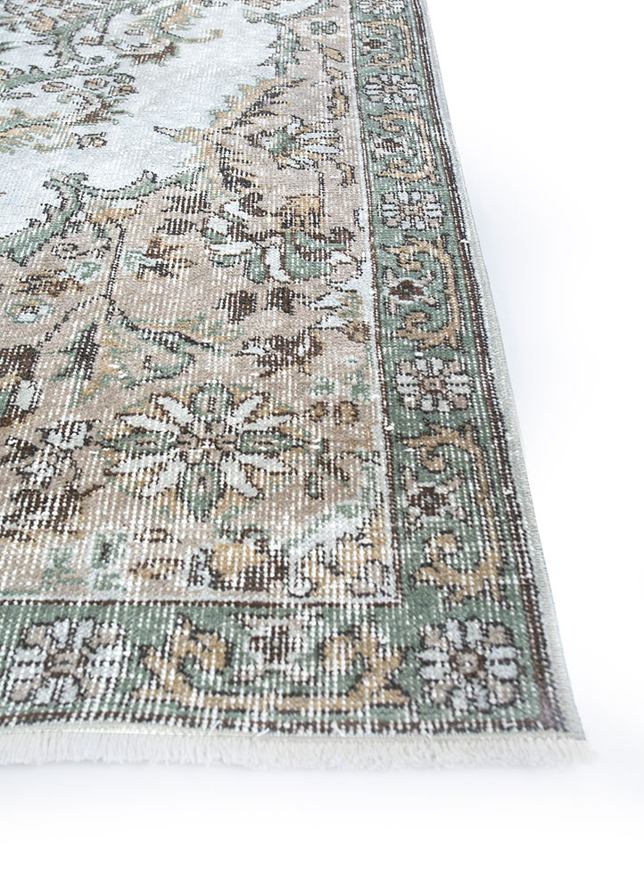 vintage beige and brown wool hand knotted Rug - Corner