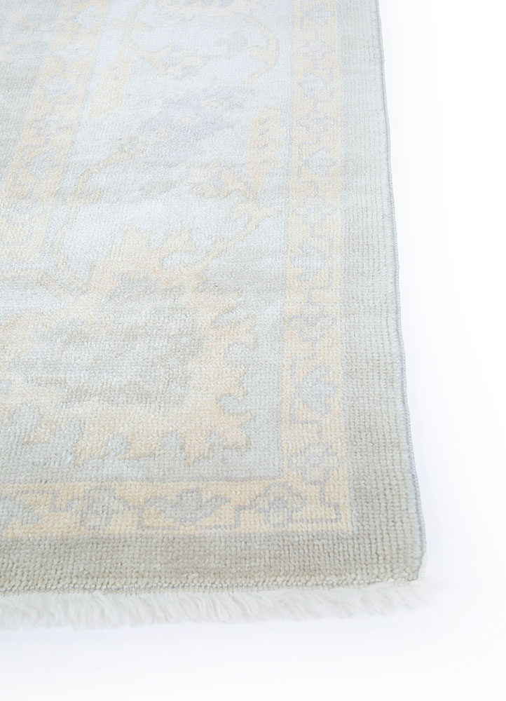 aalam green wool hand knotted Rug - Corner