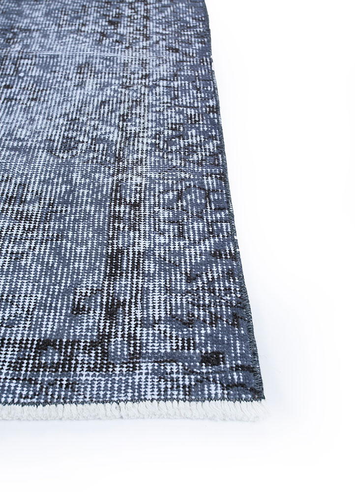 lacuna grey and black wool hand knotted Rug - Corner
