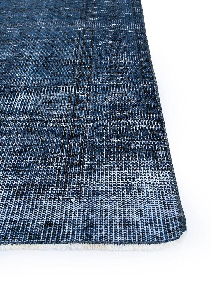lacuna blue wool hand knotted Rug - Corner