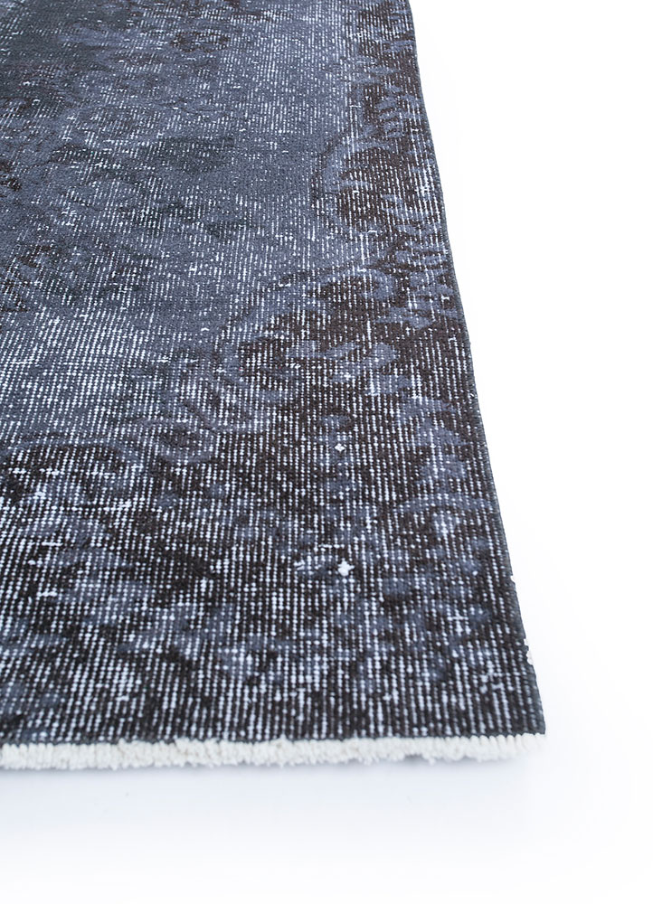 lacuna grey and black wool hand knotted Rug - Corner