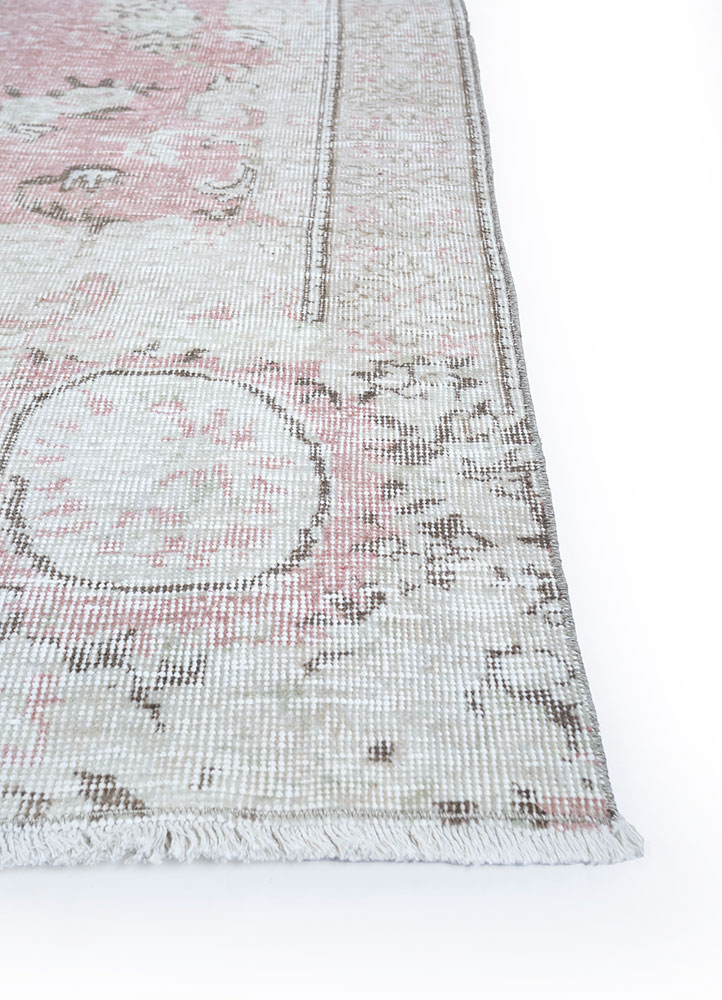 vintage pink and purple wool hand knotted Rug - Corner