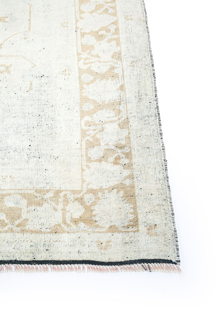 aalam ivory wool hand knotted Rug - Corner