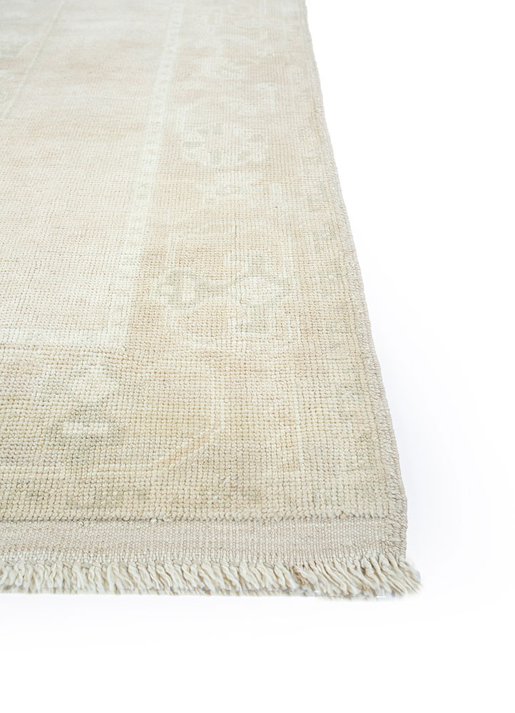 vintage beige and brown wool hand knotted Rug - Corner