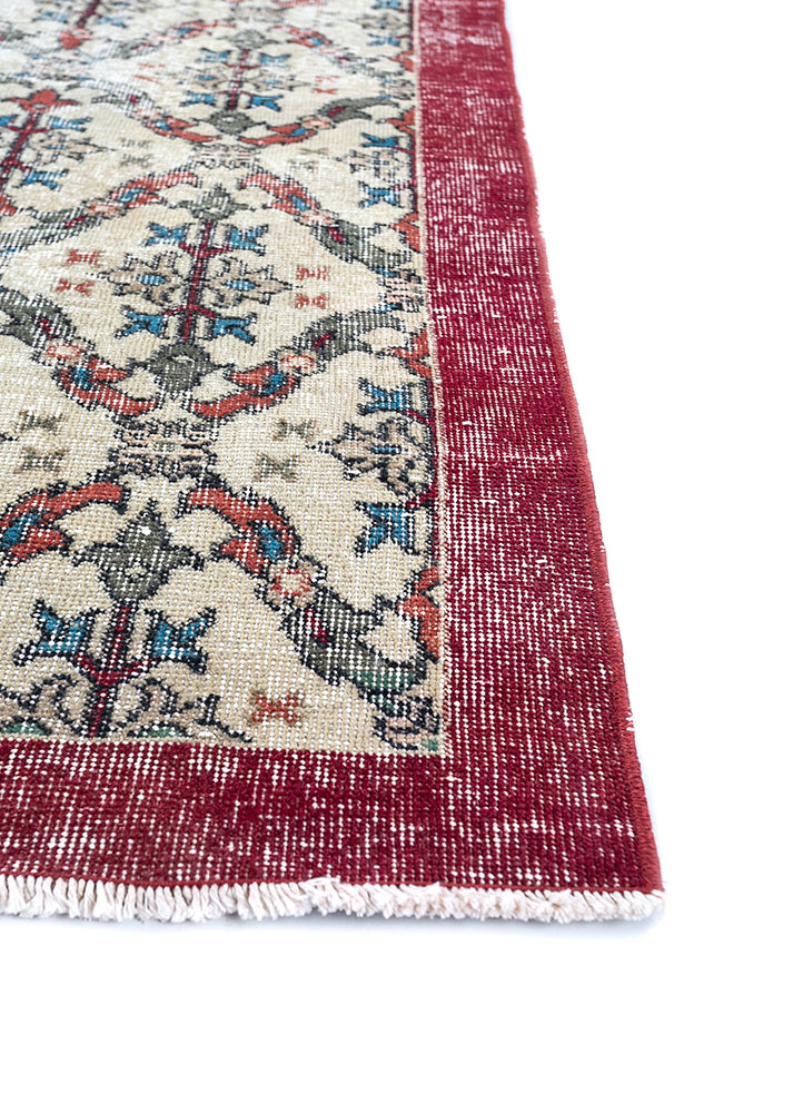 vintage beige and brown wool hand knotted Rug - Corner