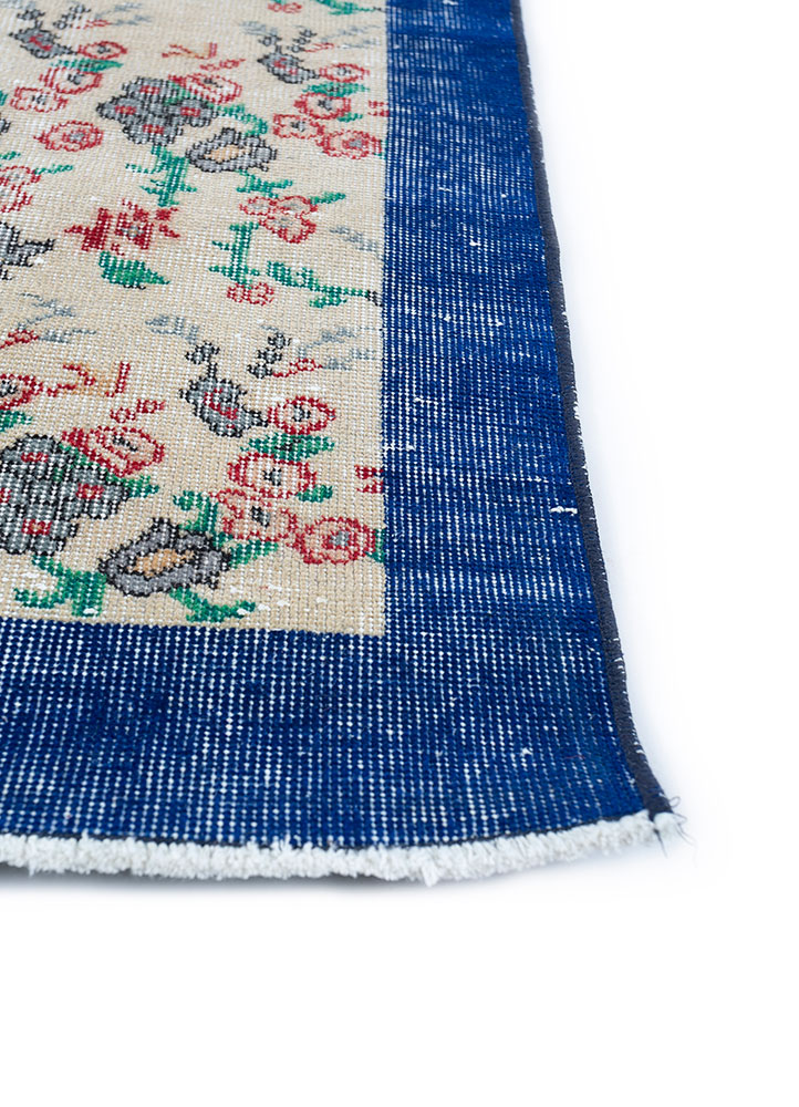 vintage blue wool hand knotted Rug - Corner