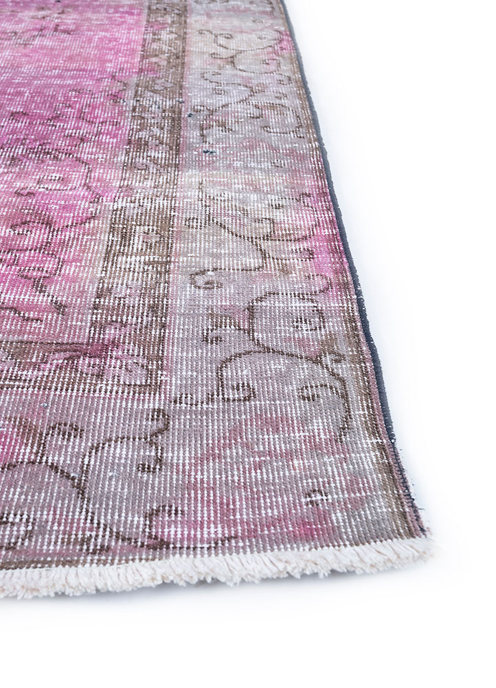 vintage pink and purple wool hand knotted Rug - Corner