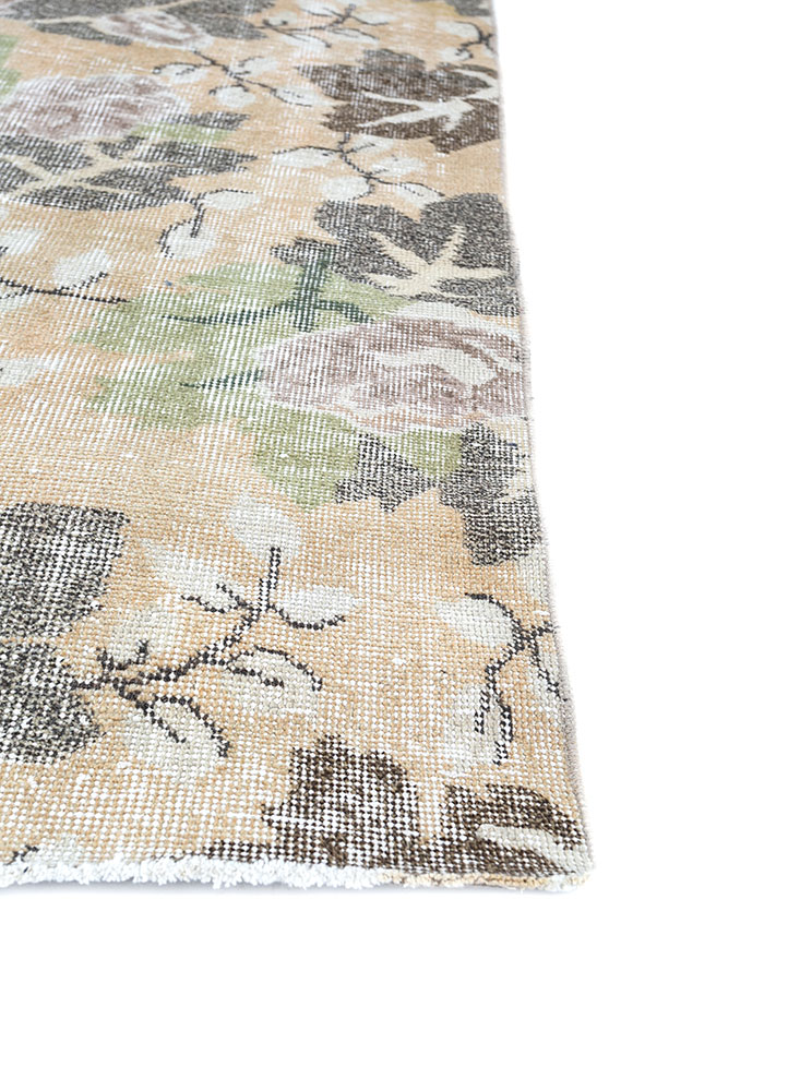 vintage beige and brown wool hand knotted Rug - Corner