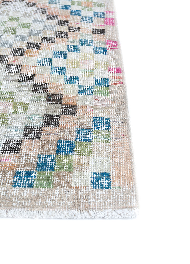 vintage beige and brown wool hand knotted Rug - Corner