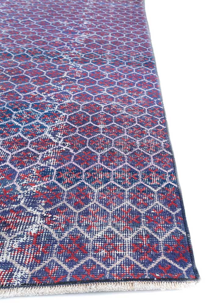 vintage pink and purple wool hand knotted Rug - Corner