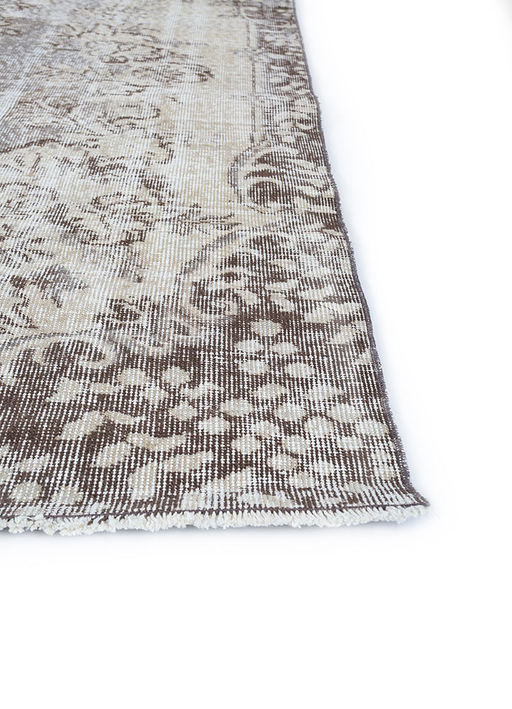 vintage beige and brown wool hand knotted Rug - Corner