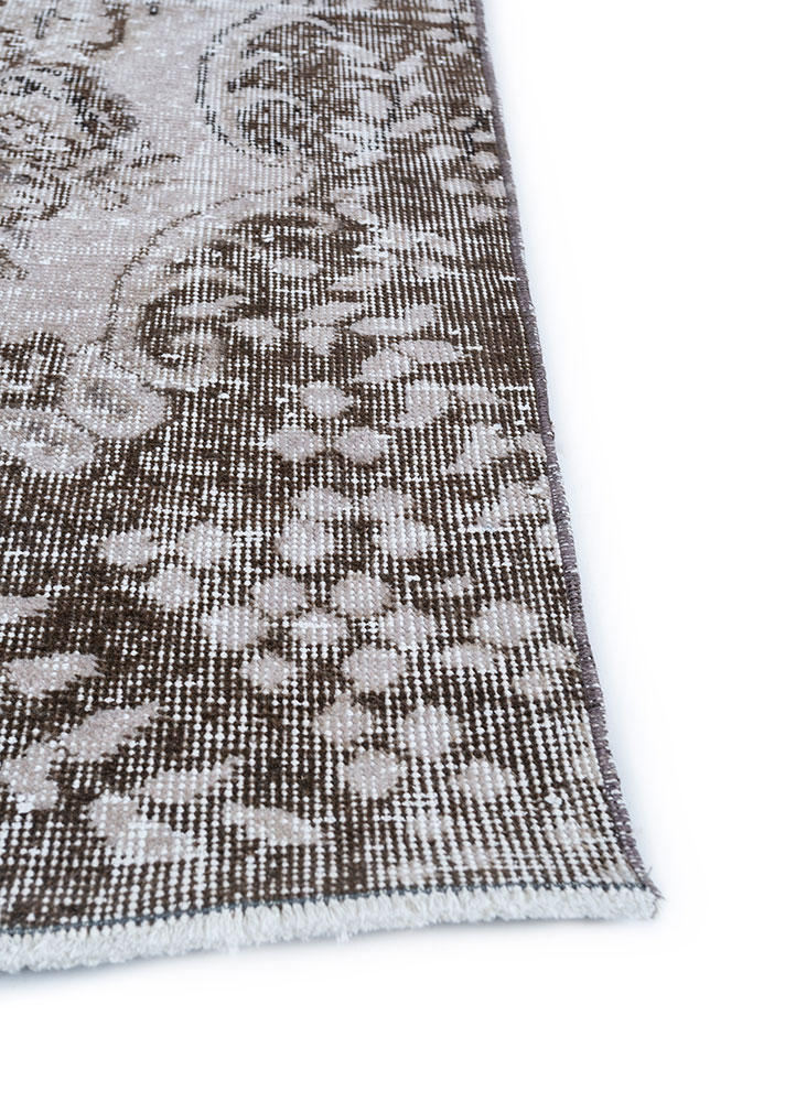 vintage beige and brown wool hand knotted Rug - Corner