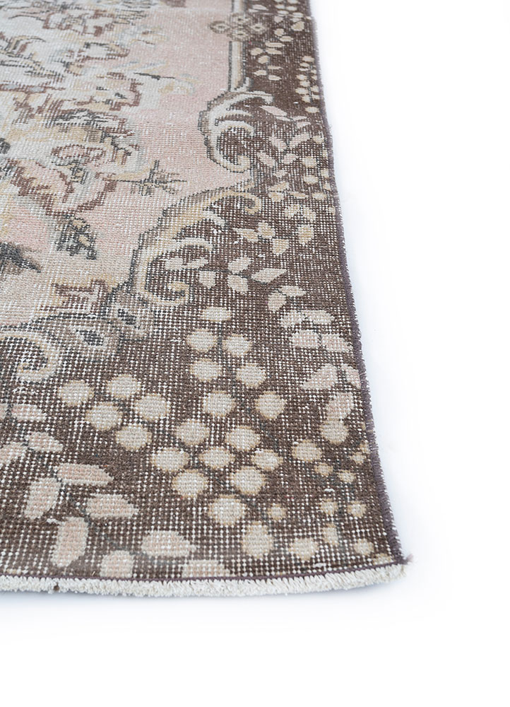 vintage beige and brown wool hand knotted Rug - Corner
