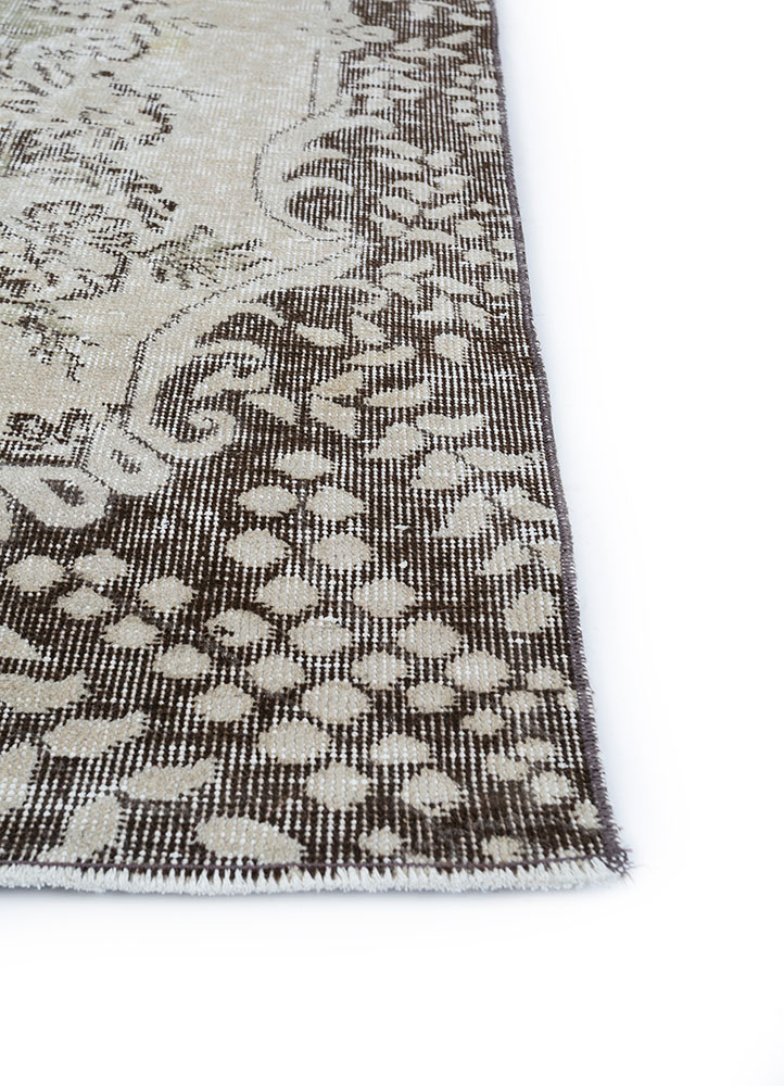 vintage green wool hand knotted Rug - Corner