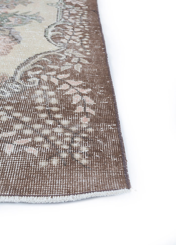 vintage beige and brown wool hand knotted Rug - Corner
