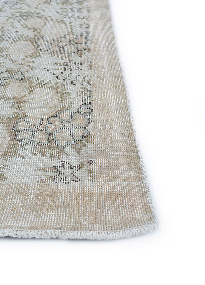 vintage beige and brown wool hand knotted Rug - Corner