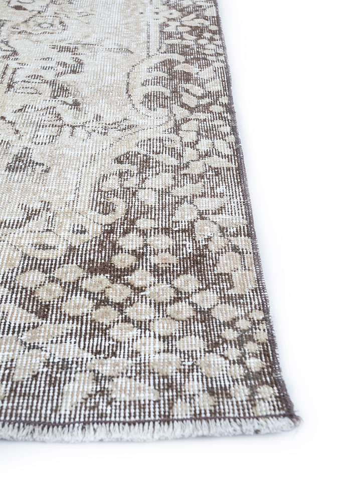 vintage beige and brown wool hand knotted Rug - Corner