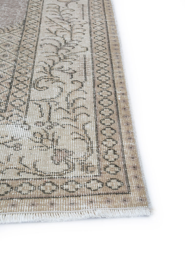 vintage beige and brown wool hand knotted Rug - Corner