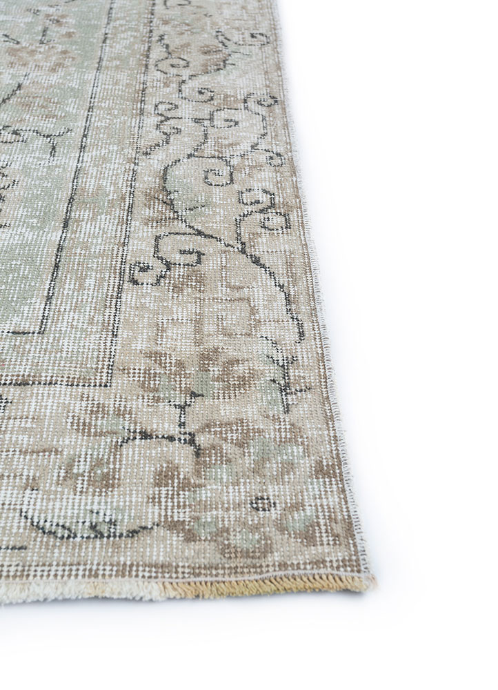 vintage green wool hand knotted Rug - Corner