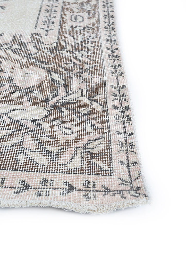 vintage beige and brown wool hand knotted Rug - Corner