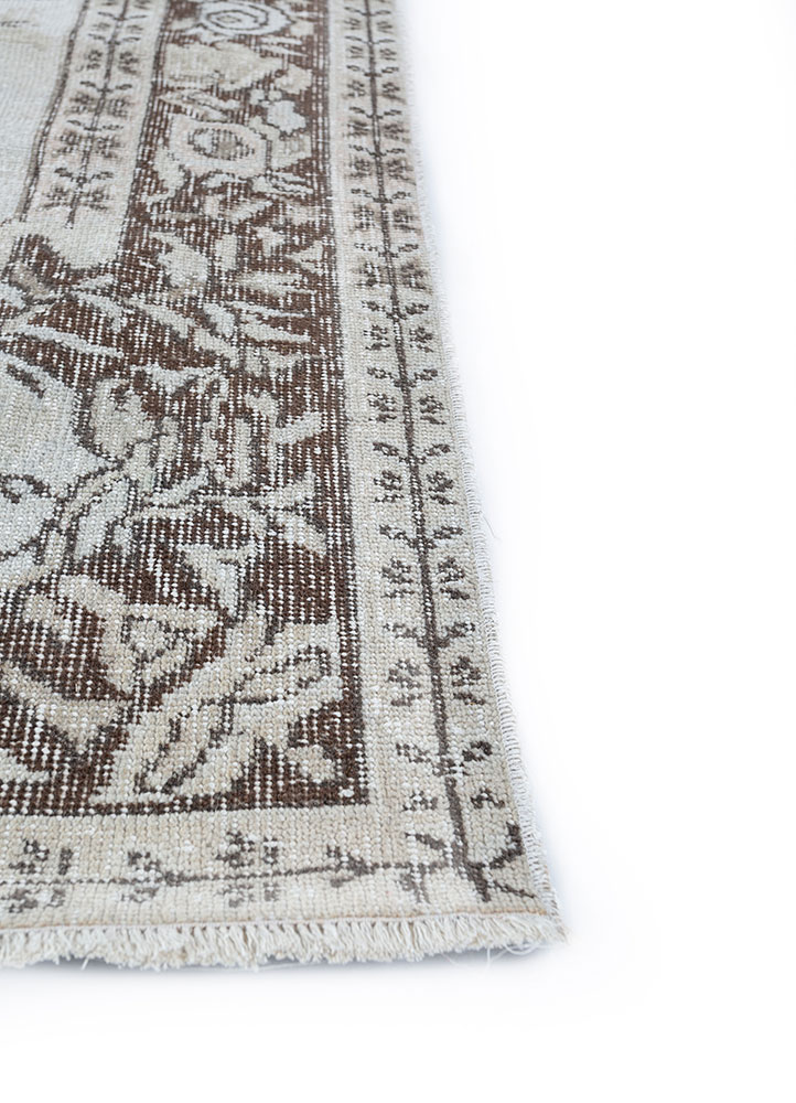 vintage beige and brown wool hand knotted Rug - Corner