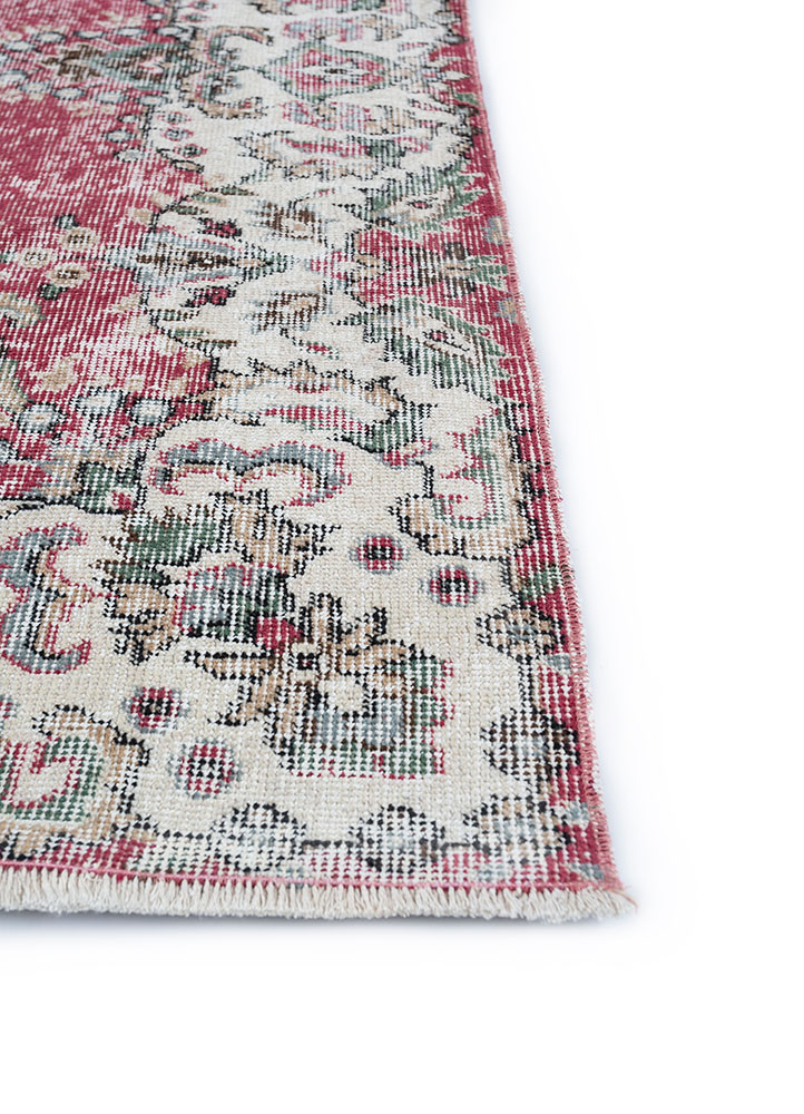 vintage pink and purple wool hand knotted Rug - Corner