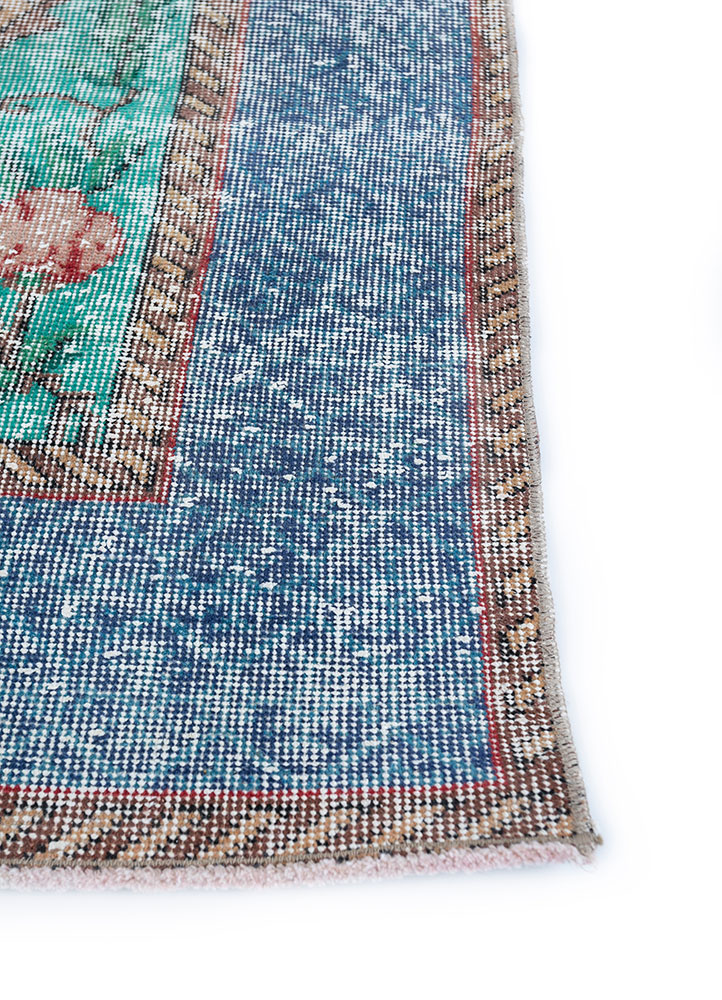 vintage blue wool hand knotted Rug - Corner
