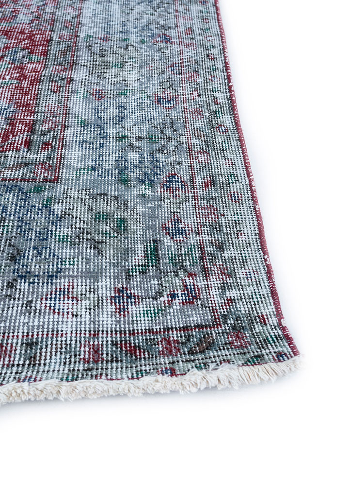 vintage pink and purple wool hand knotted Rug - Corner