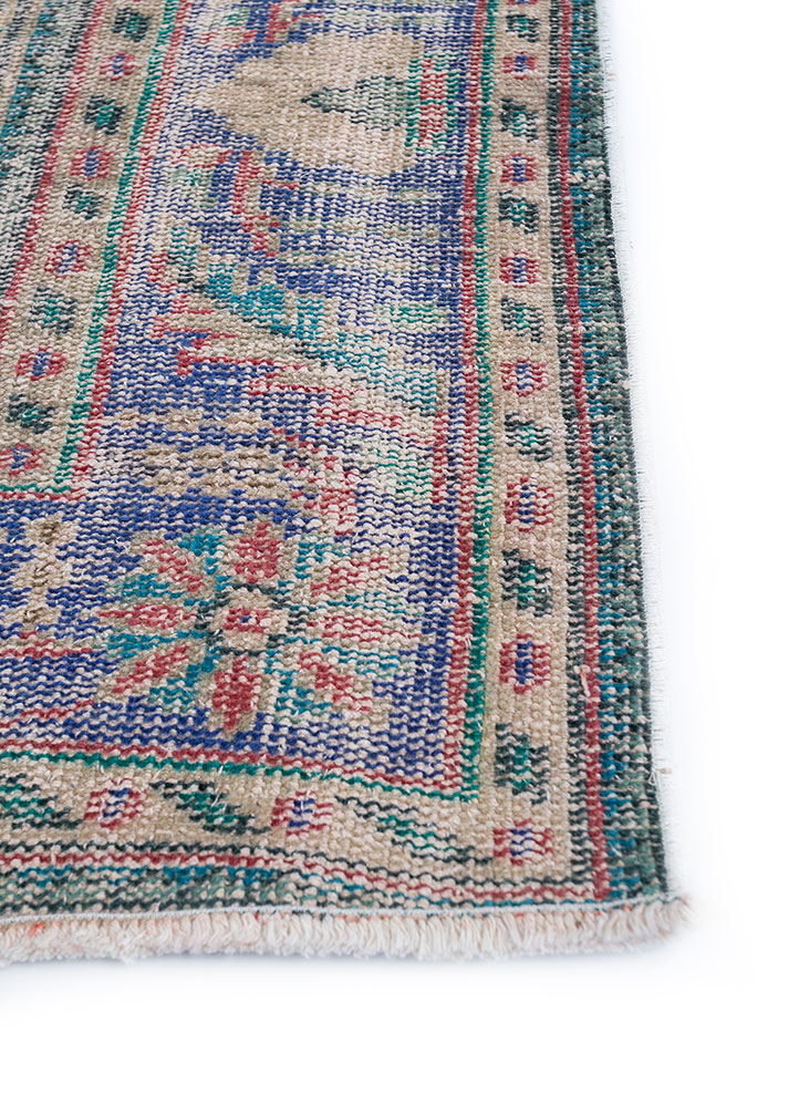 vintage pink and purple wool hand knotted Rug - Corner