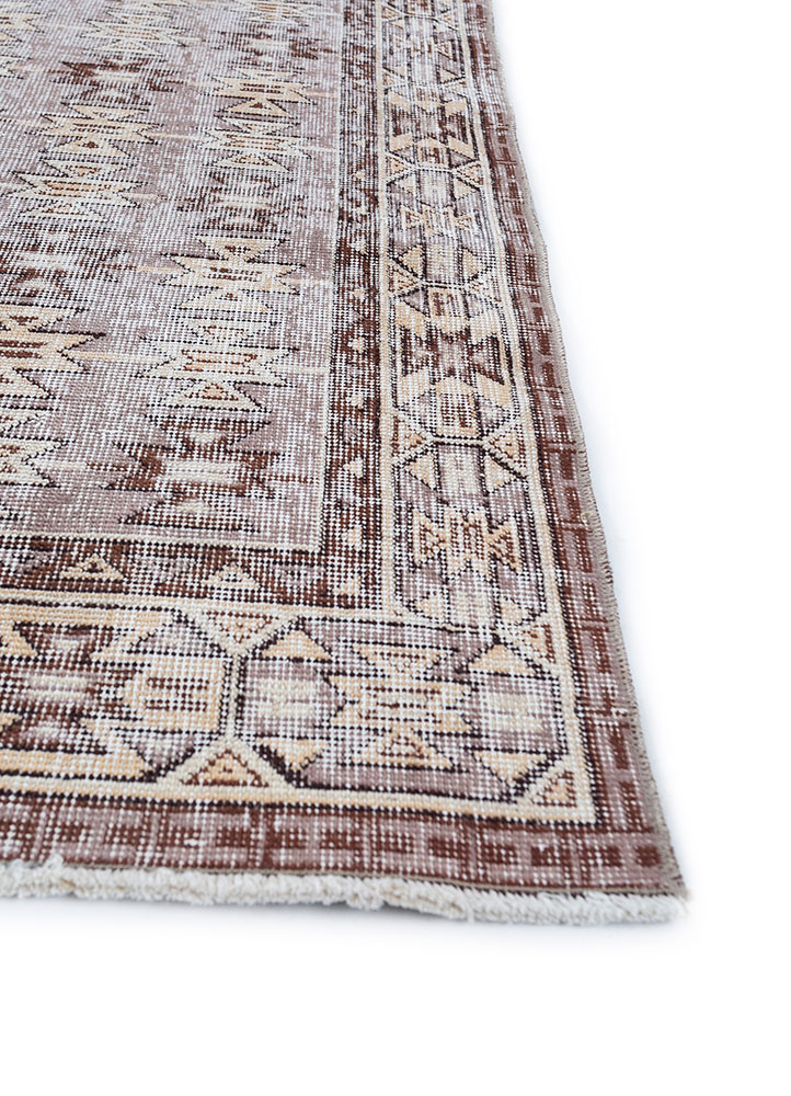 vintage beige and brown wool hand knotted Rug - Corner