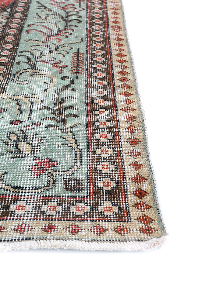 vintage green wool hand knotted Rug - Corner
