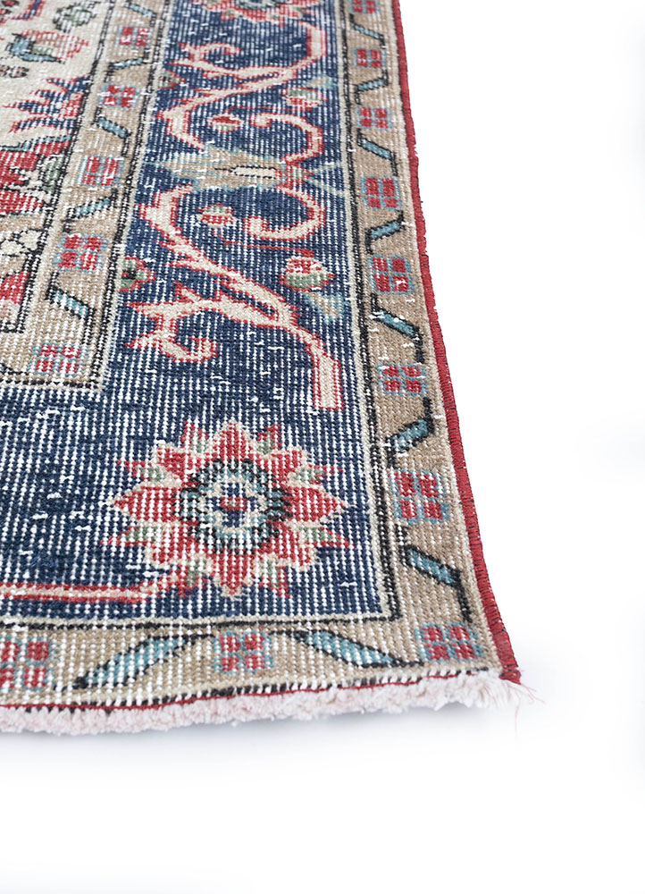 vintage red and orange wool hand knotted Rug - Corner