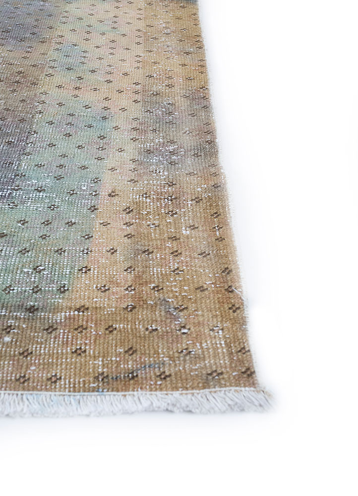 vintage beige and brown wool hand knotted Rug - Corner