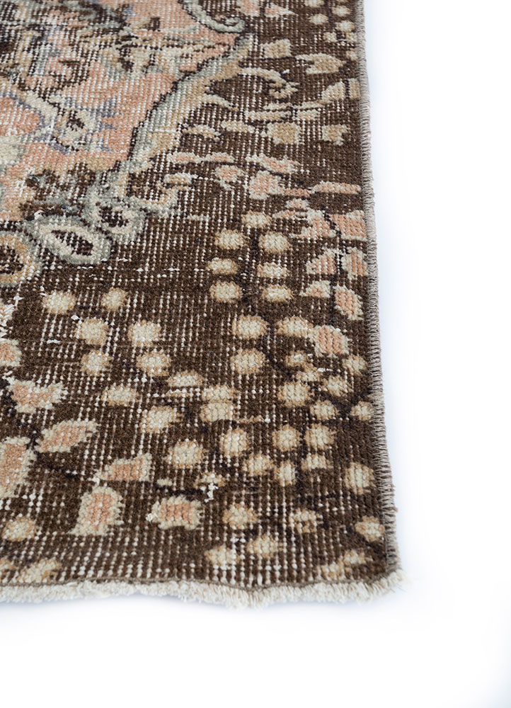 vintage beige and brown wool hand knotted Rug - Corner