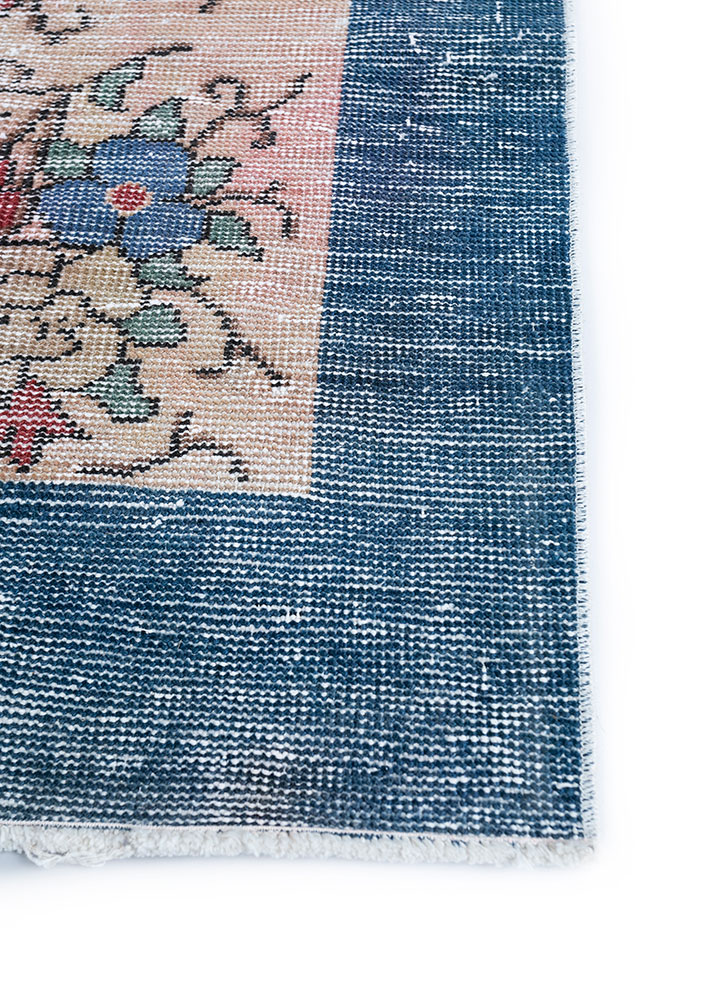 vintage blue wool hand knotted Rug - Corner
