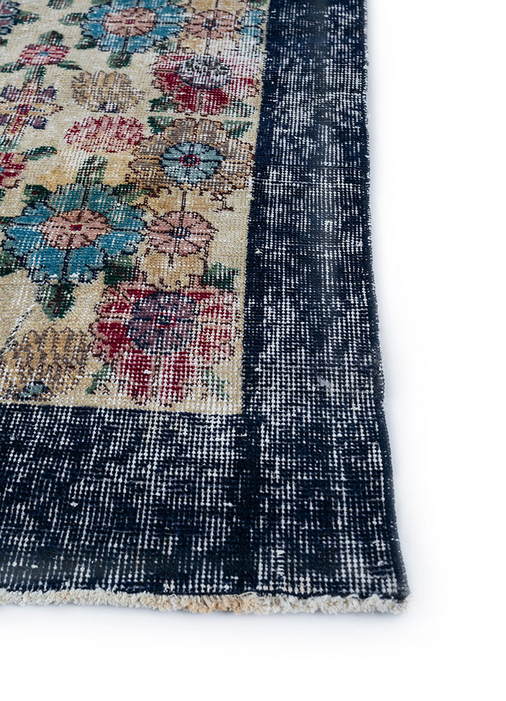 vintage grey and black wool hand knotted Rug - Corner