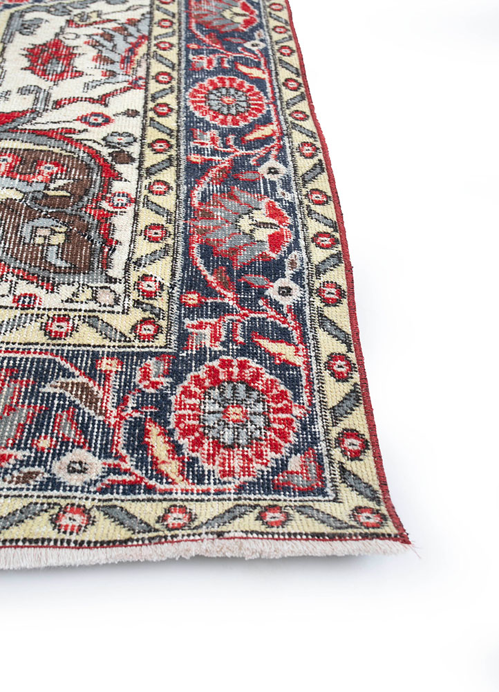 vintage red and orange wool hand knotted Rug - Corner