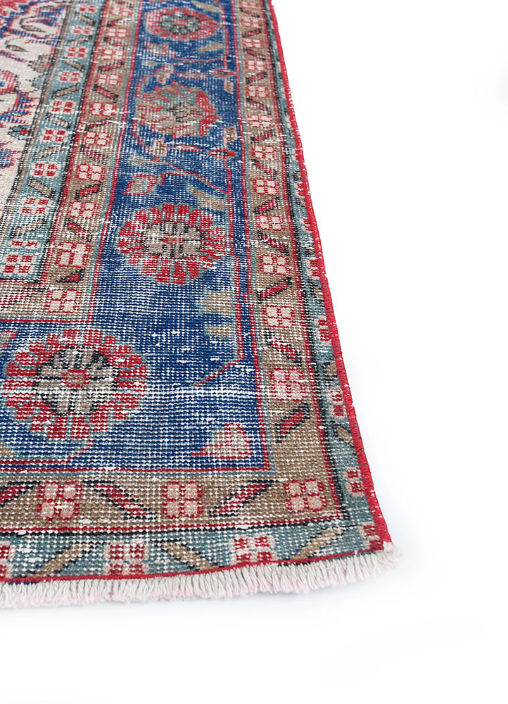 vintage red and orange wool hand knotted Rug - Corner