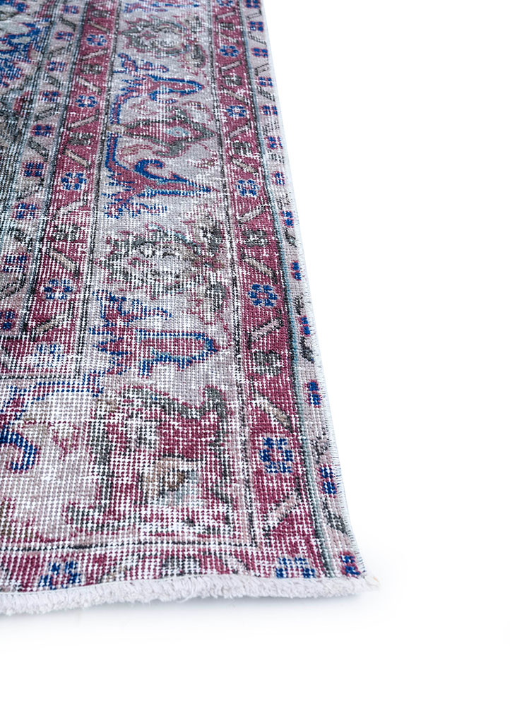 vintage pink and purple wool hand knotted Rug - Corner