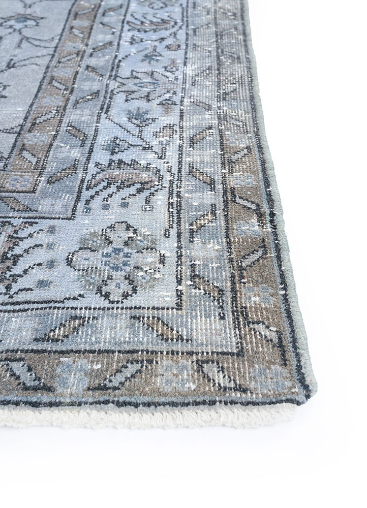 lacuna blue wool hand knotted Rug - Corner