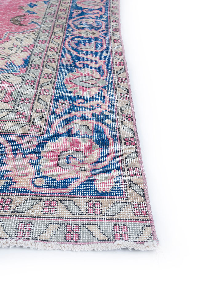 vintage pink and purple wool hand knotted Rug - Corner