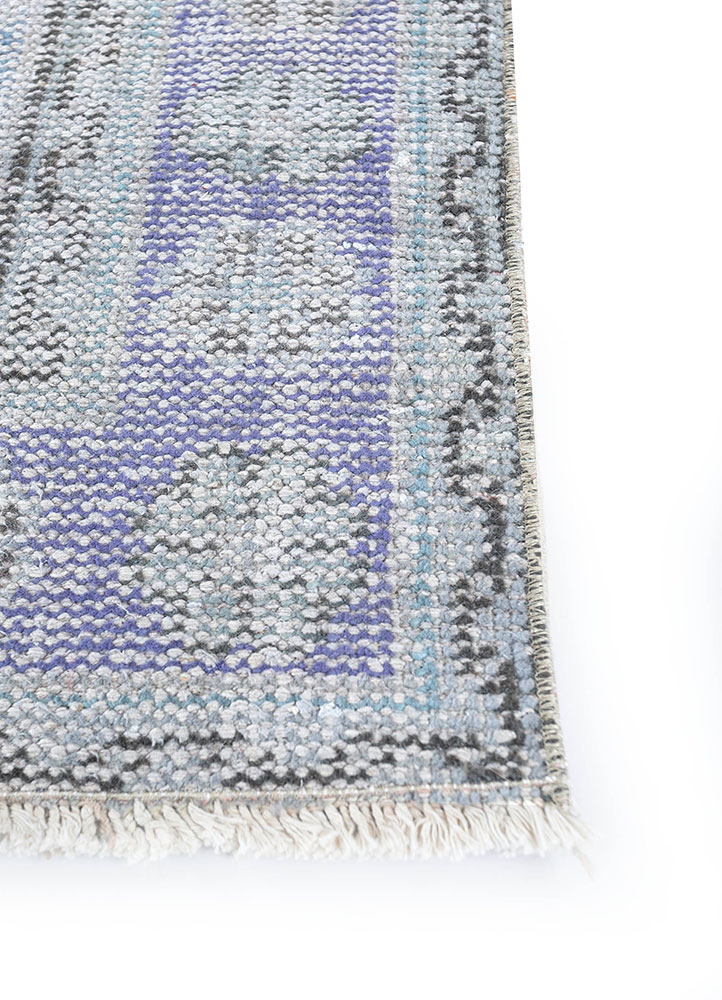 vintage pink and purple wool hand knotted Rug - Corner