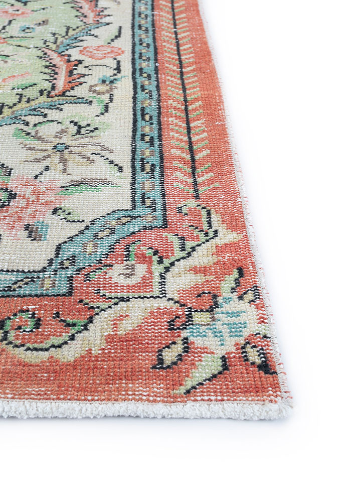 vintage green wool hand knotted Rug - Corner