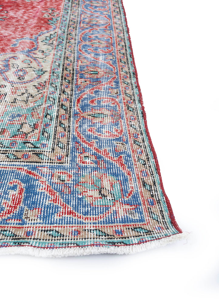 vintage red and orange wool hand knotted Rug - Corner