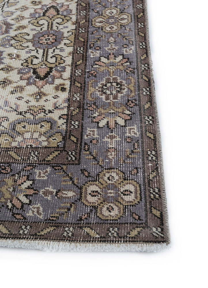 vintage beige and brown wool hand knotted Rug - Corner