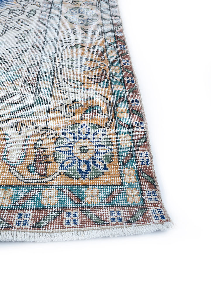 vintage blue wool hand knotted Rug - Corner