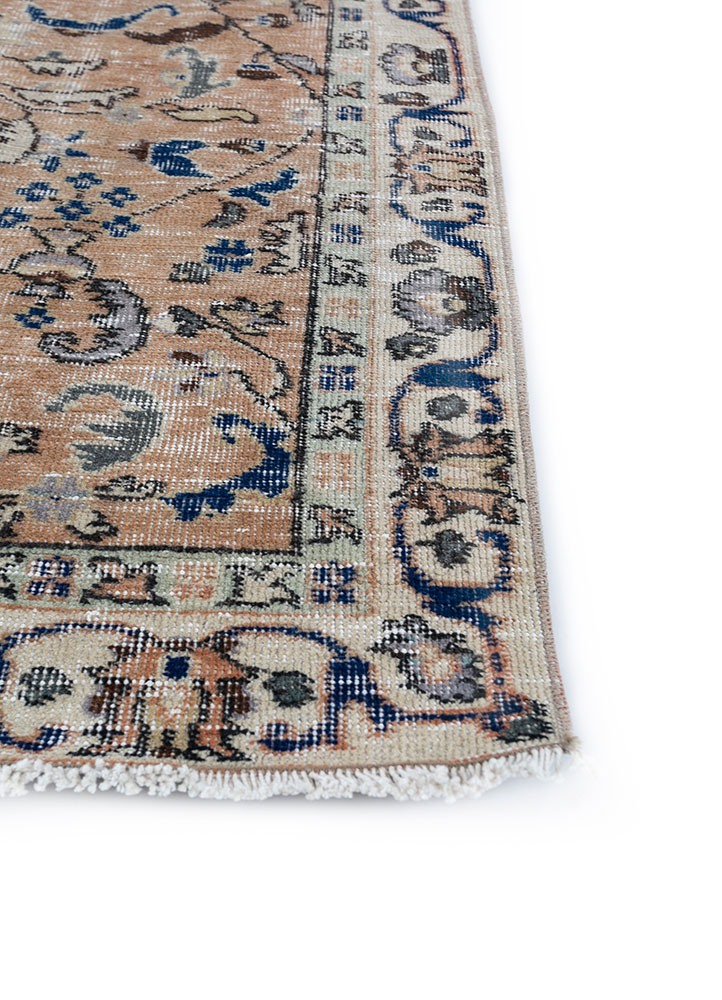 vintage beige and brown wool hand knotted Rug - Corner