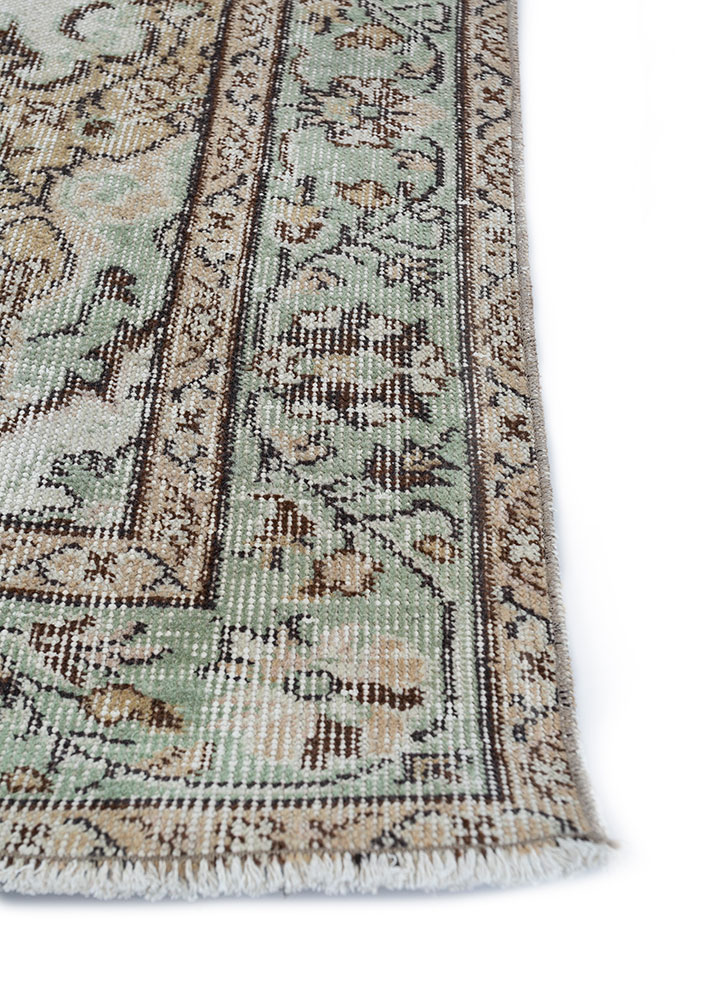 vintage beige and brown wool hand knotted Rug - Corner