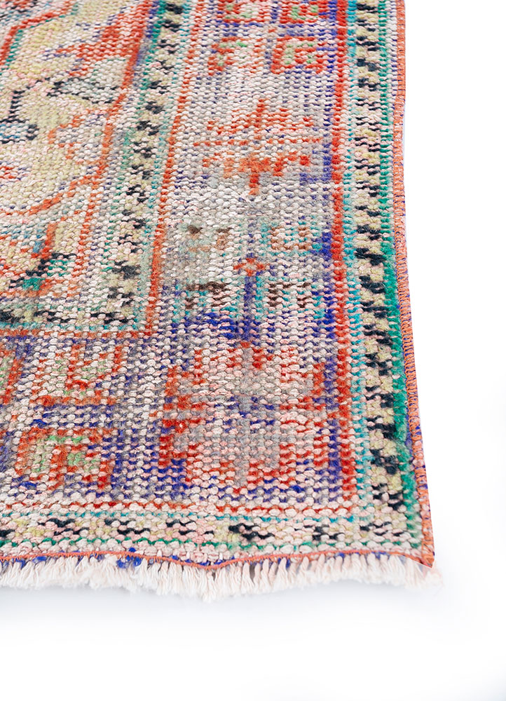 vintage red and orange wool hand knotted Rug - Corner