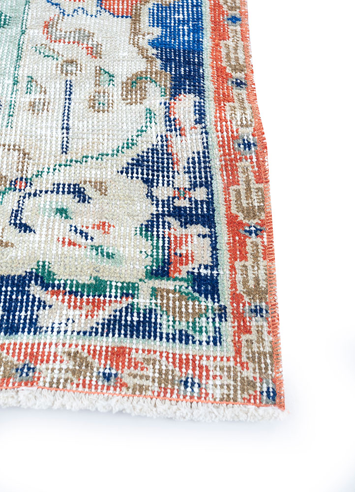 vintage multi wool hand knotted Rug - Corner